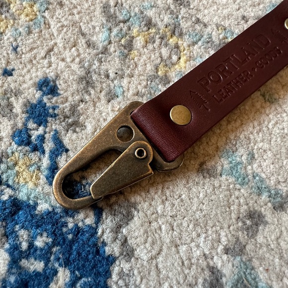 NEW 💙 PLG Cognac Mini Envelope Wallet & Large Keychain Bundle 💙 - Picture 11 of 12